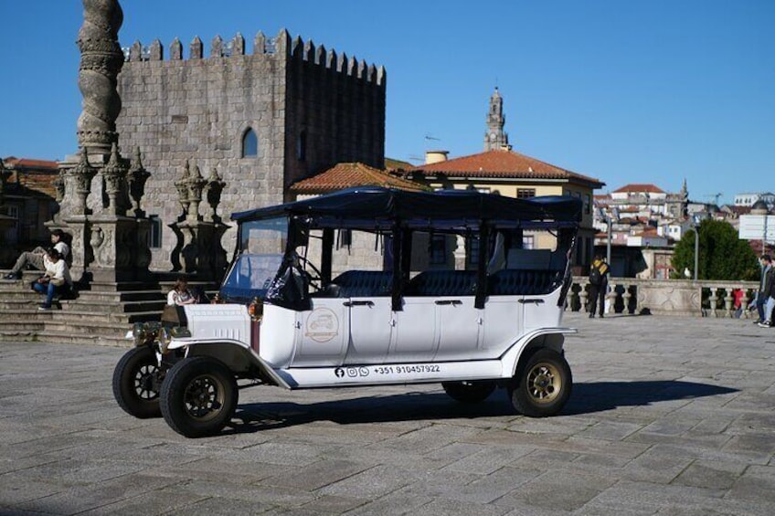 Private CityTour Tuk Vintage Car Tour in Porto