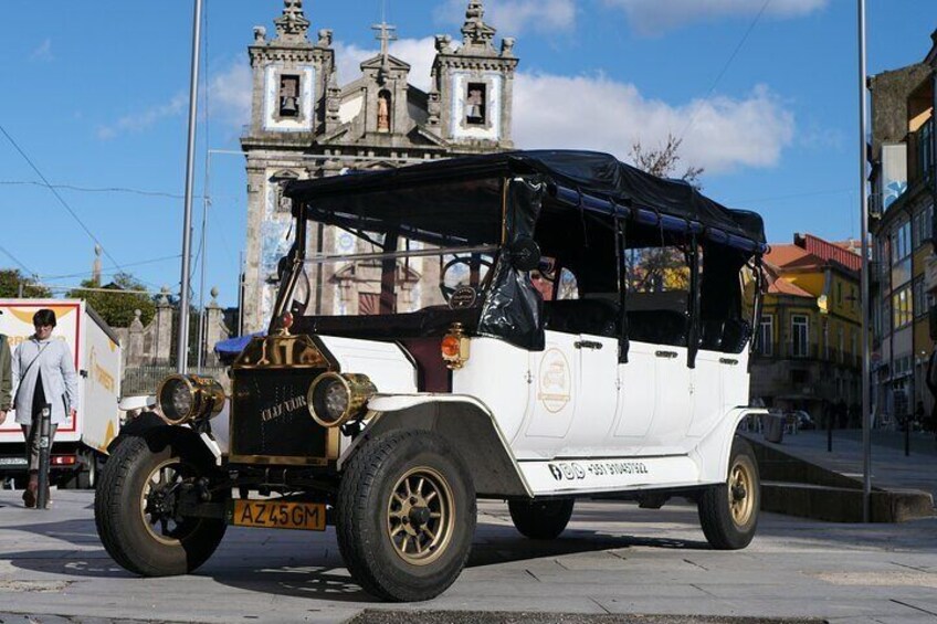 Private CityTour Tuk Vintage Car Tour in Porto