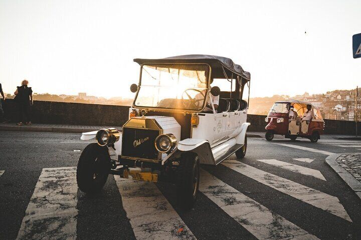 Private CityTour Tuk Vintage Car Tour in Porto