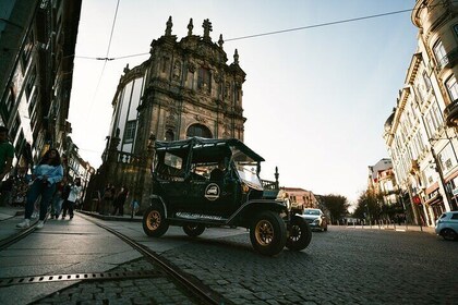 Porto : Private Vintage of the Historic City in a Classic Ford T