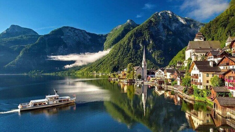 Majestic Walking Tour of Hallstatt