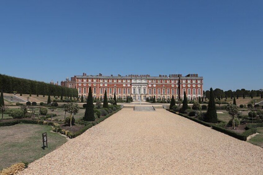 Hampton Court guided tour Full day and High Tea 