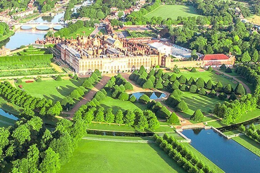 Hampton Court guided tour Full day and High Tea 