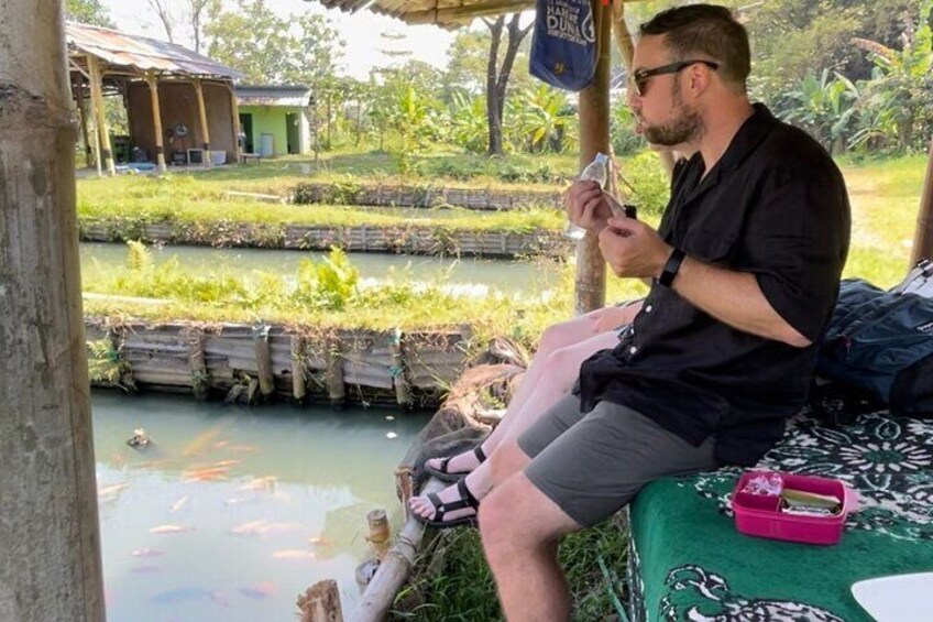 Stop for a while to enjoy a delicious traditional snack while enjoying the beautiful nature