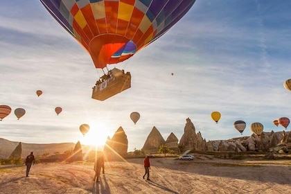 Cappadocia varmluftsballongtur över fairychimneys