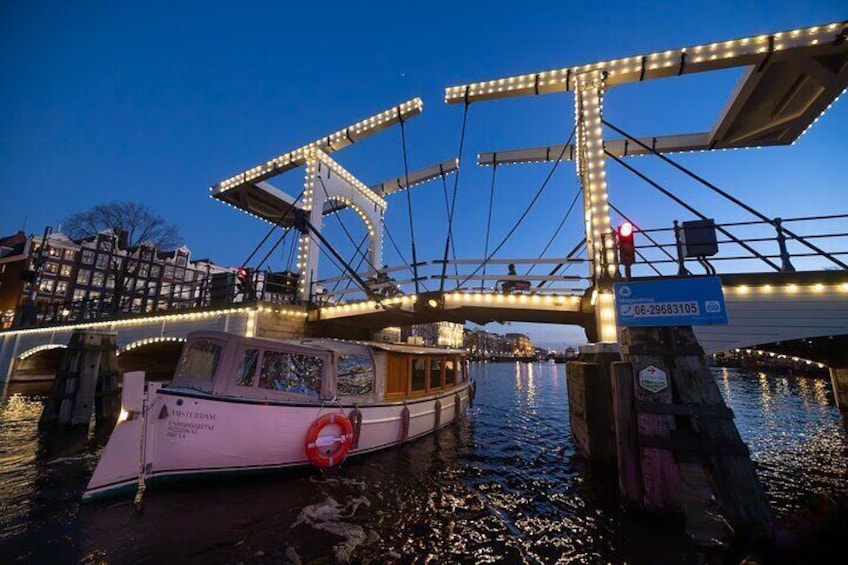 Voyage Amsterdam 2 Hour 'Evening Cruise' With Live Guide and bar