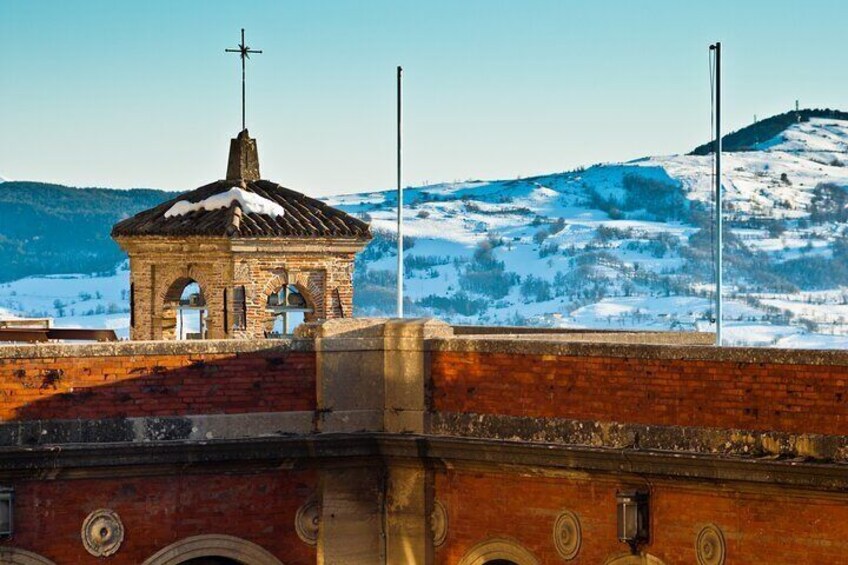 San Marino’s Starlit Stroll: A Christmas Walking Tour