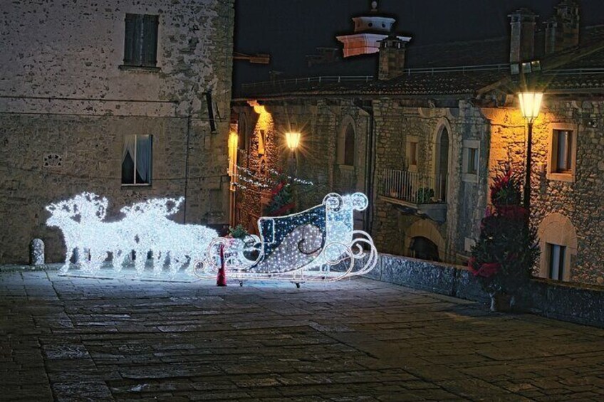 San Marino’s Starlit Stroll: A Christmas Walking Tour