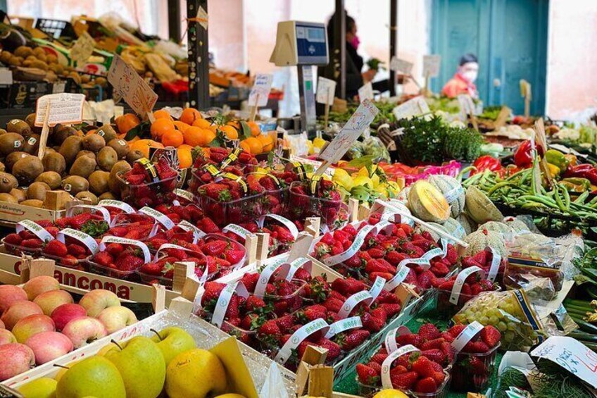 Rialto Market Food and Wine Lunchtime Tour of Venice