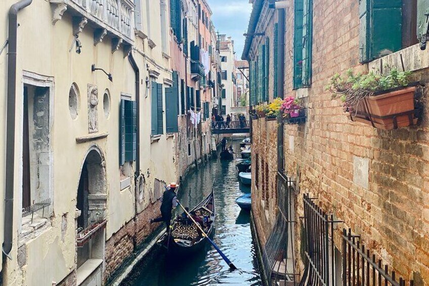 Venice: Jewish Ghetto & Cannaregio Area Food Tour: Pasta Wine Gelato and More!