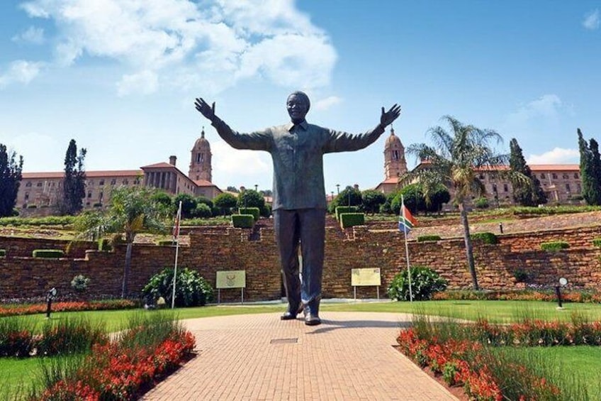 9-metres high Mandela Statute in front of Union Building