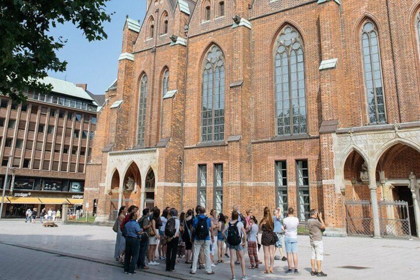 Visit the historic churches of the city