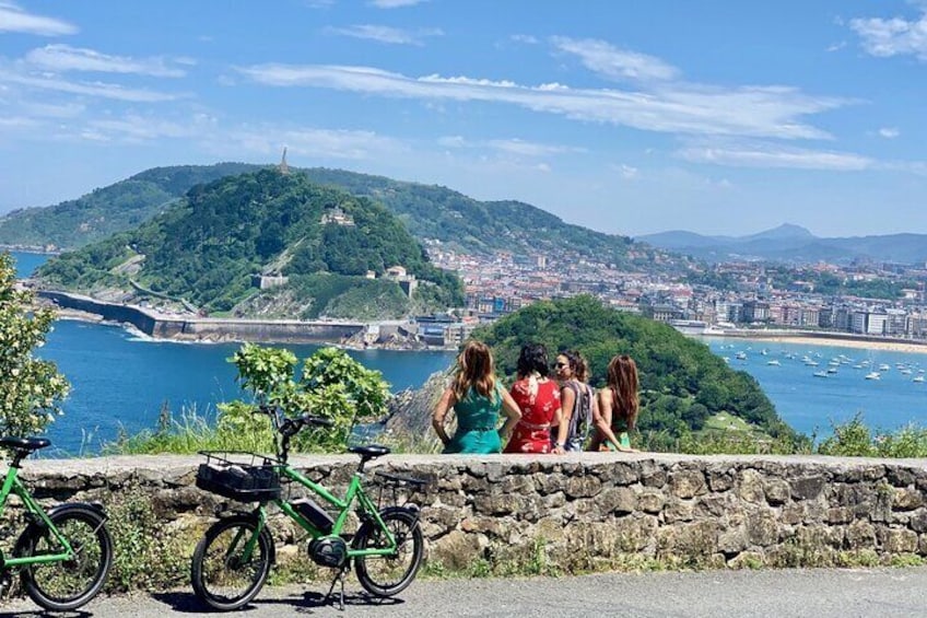 Small-Group Electric Bike Tour in San Sebastián 