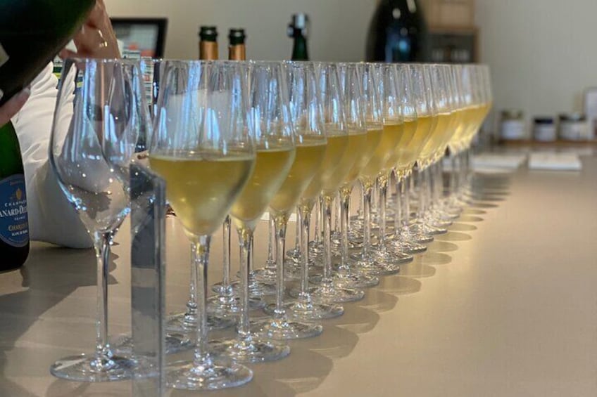 Taste a minimum of 7 amazing Champagne glasses all day long 