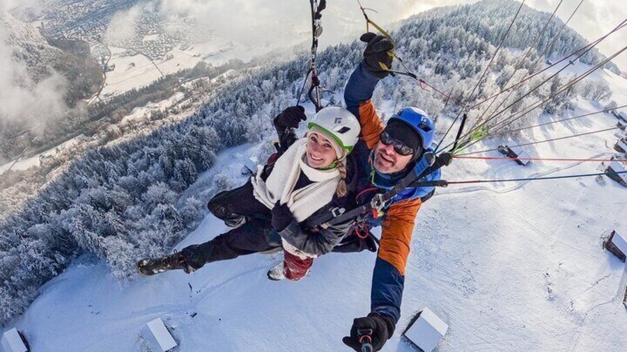 Tandem Paragliding Experience with Transport from Interlaken