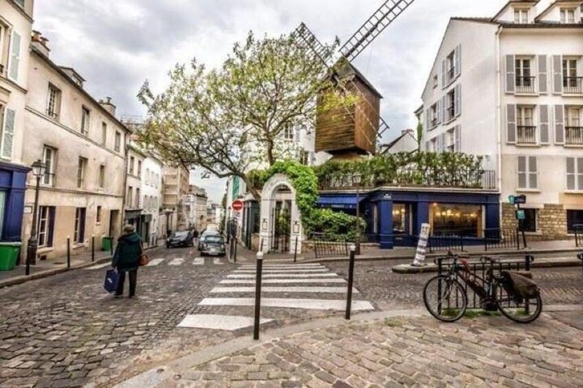 Montmartre Guided Tour with Sacré Cœur Church and City views