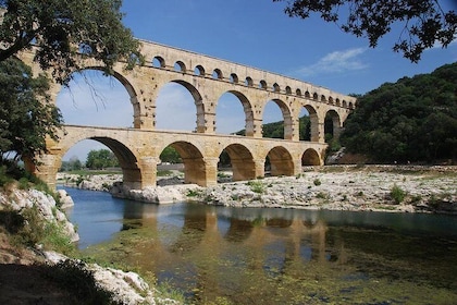 Full day cycling trip in Uzès, Pont du Gard and surrounding villages