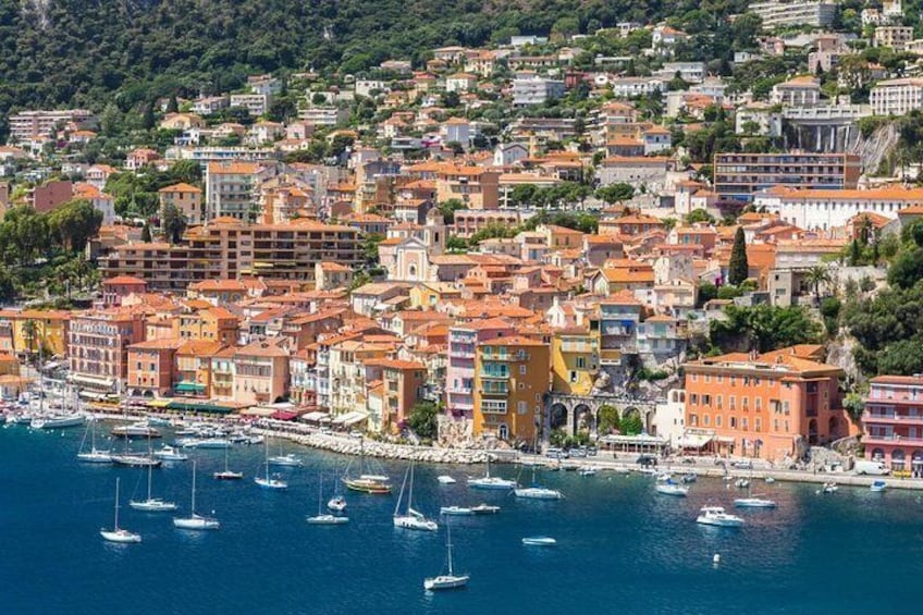 Picturesque walk from Nice to Villefranche sur Mer with pic-nic and swim