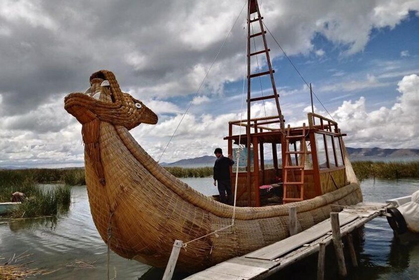 Visit Tiwanacu and Titicaca lake in one day tour from La Paz.