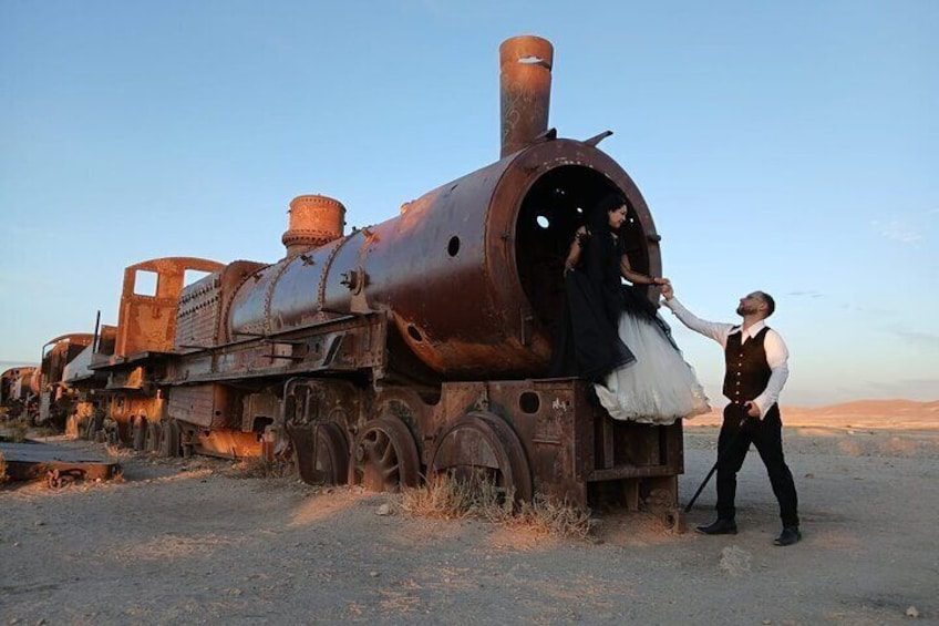 6-Day Bolivia Private Tour: La Paz-Uyuni Salt Flats-Lake Titicaca-Tihuanacu