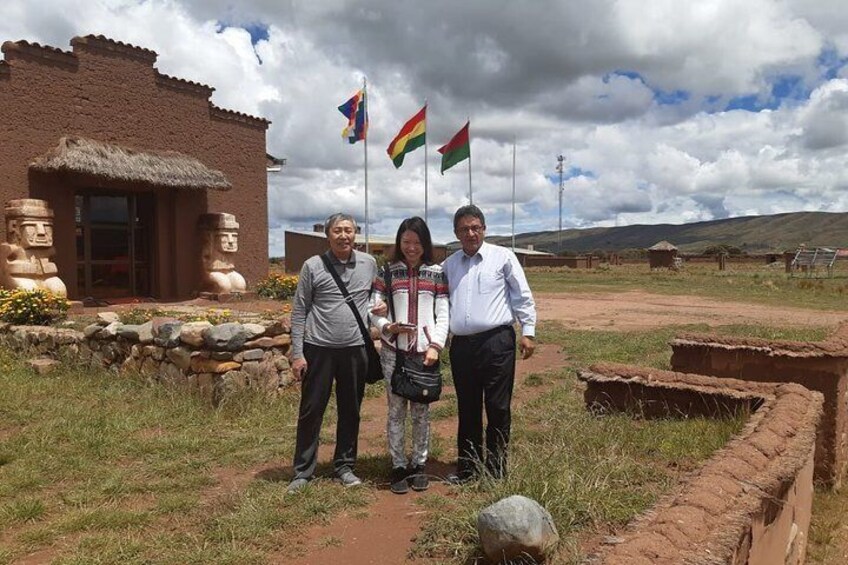 6-Day Bolivia Private Tour: La Paz-Uyuni Salt Flats-Lake Titicaca-Tihuanacu