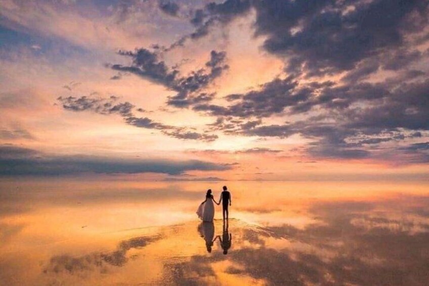 2-Day Uyuni Salt Flats - Including Laguna Colorada by Flight from La Paz