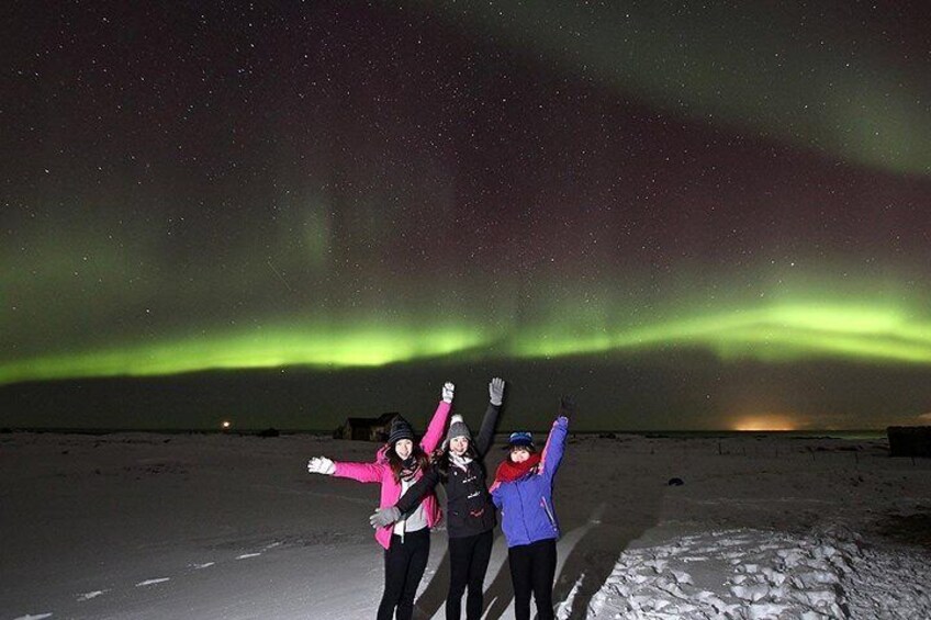 Happy friends under the Aurora.