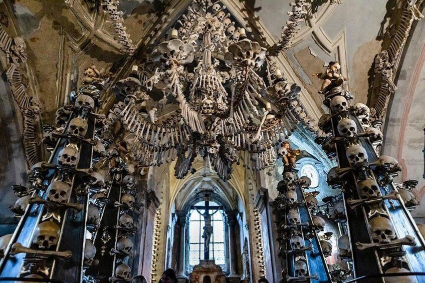 There are more than 40,000 skeletons contained at Sedlec Ossuary.