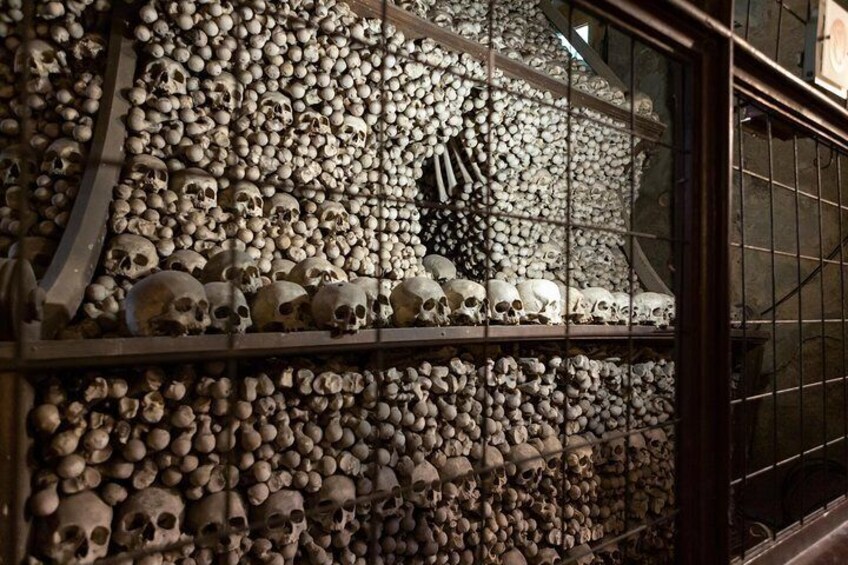 There are more than 40,000 skeletons contained at Sedlec Ossuary.