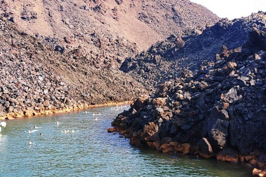 Santorini Volcanic Islands Cruise: Volcano, Hot Springs and Thirassia