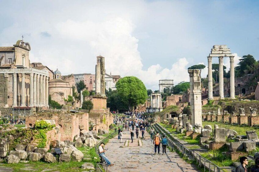 Rome: Colosseum Underground and Roman Forum Guided Tour