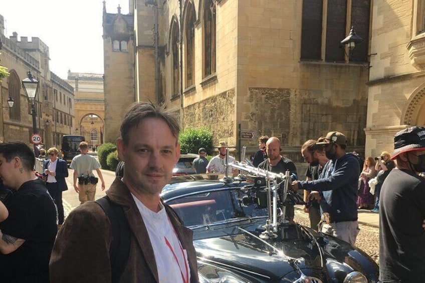 Guide Tom with filming street scene