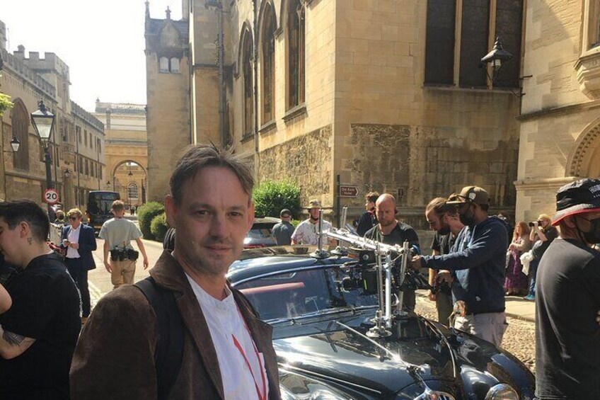 Guide Tom with filming street scene