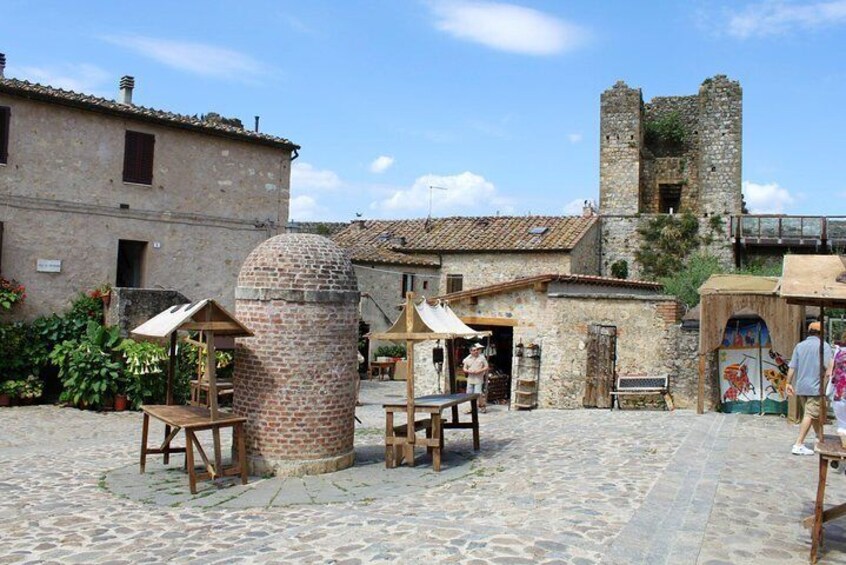 Medieval small village of Monteriggioni!