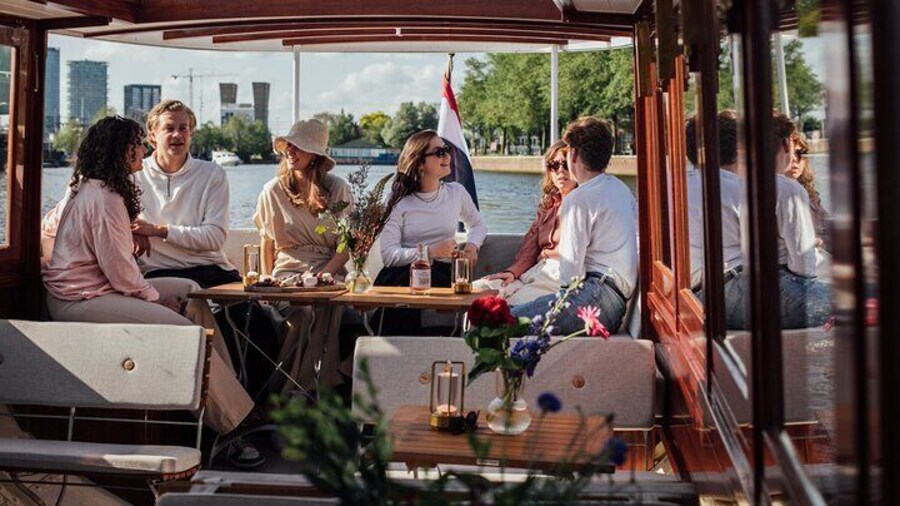 Amsterdam: Luxury Cruise Unlimited Cocktails & Snacks Option