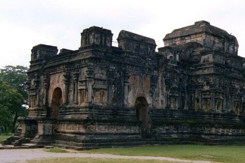 Private Half Day Tour: Polonnaruwa Gal Viharaya and Ruins City