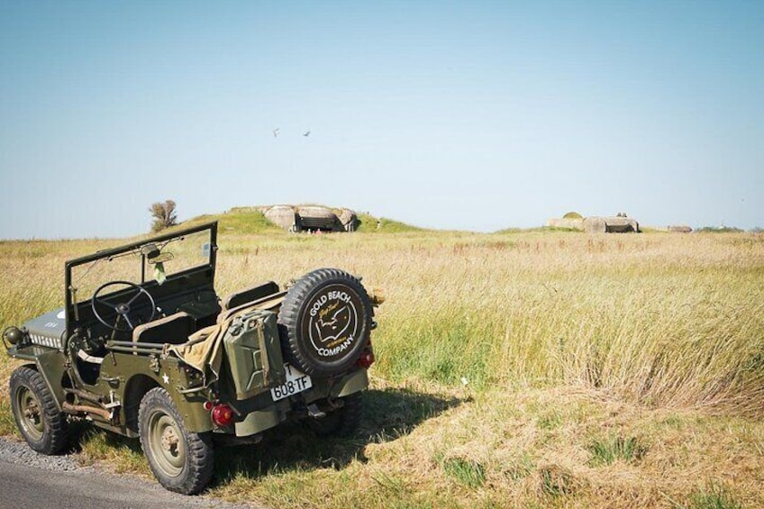 Jeep in Longues-sur-mer