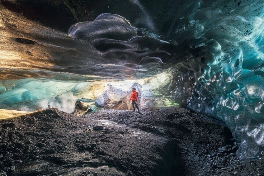 Small Group 3 Hour Aurora Ice Cave from Jökulsárlón