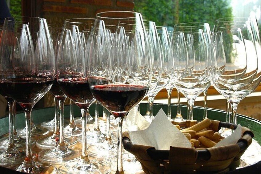 Semi-Private La Rioja Tour of 3 Premium Wineries from Bilbao