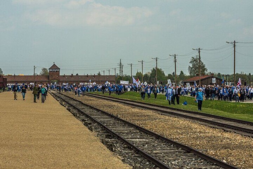 From Krakow: Auschwitz-Birkenau Guided Tour, Pickup & Transfers 