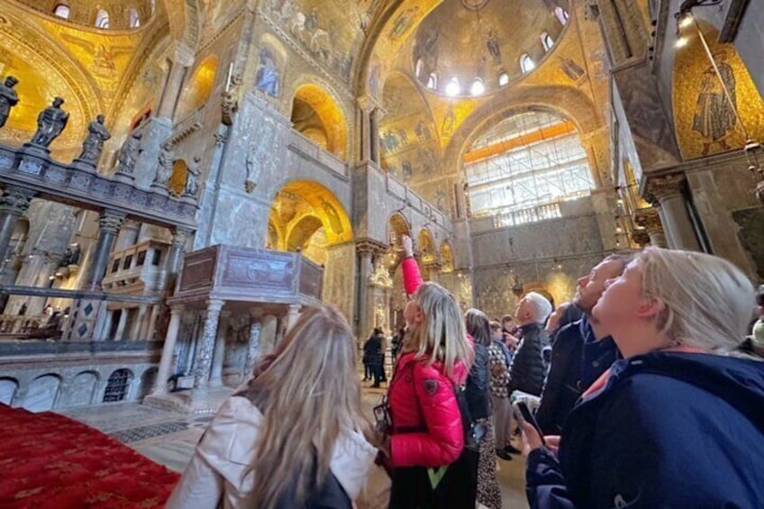 Best Of Venice: Saint Mark's Basilica, Doges Palace with Guide and Gondola Ride