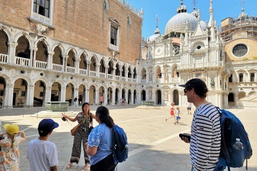 Best Of Venice: Saint Mark's Basilica, Doges Palace with Guide and Gondola Ride