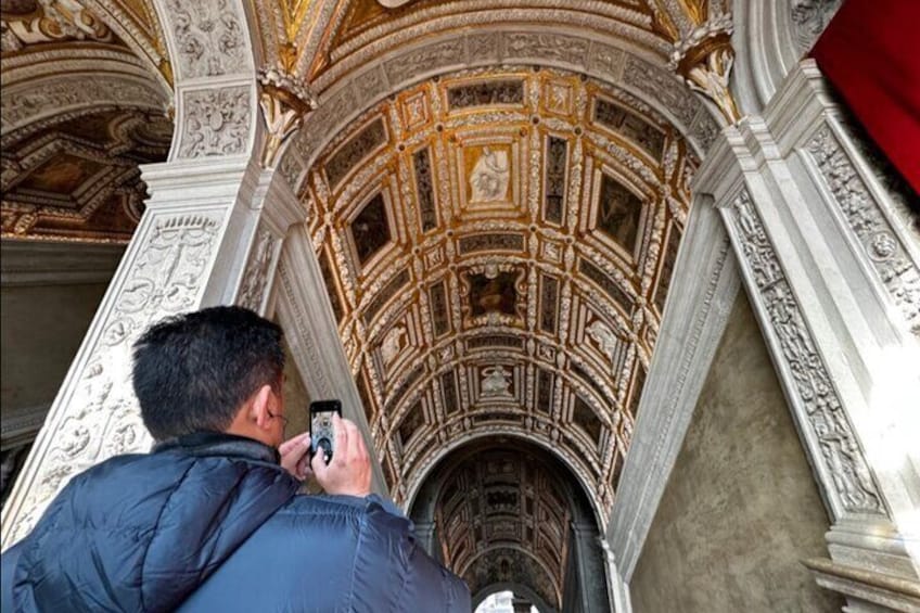 Best Of Venice: Saint Mark's Basilica, Doges Palace with Guide and Gondola Ride