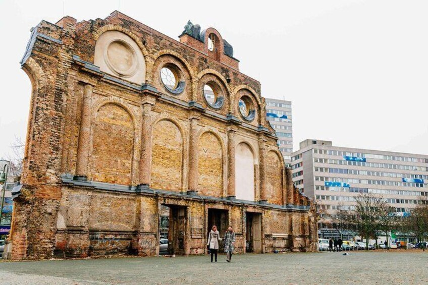 Bike around the must-see parts of Berlin
