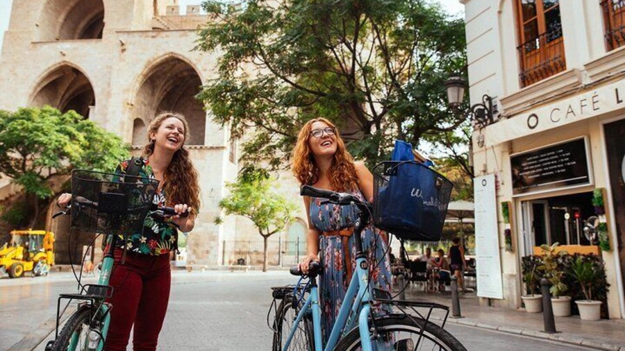 Discover Valencia by bike!