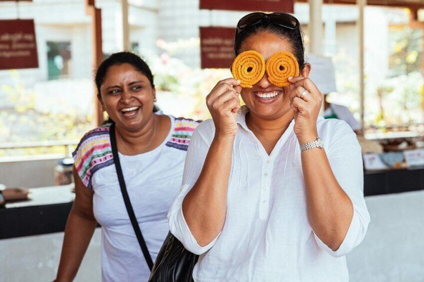 Enjoy authentic 10 tastings food with a local! 
