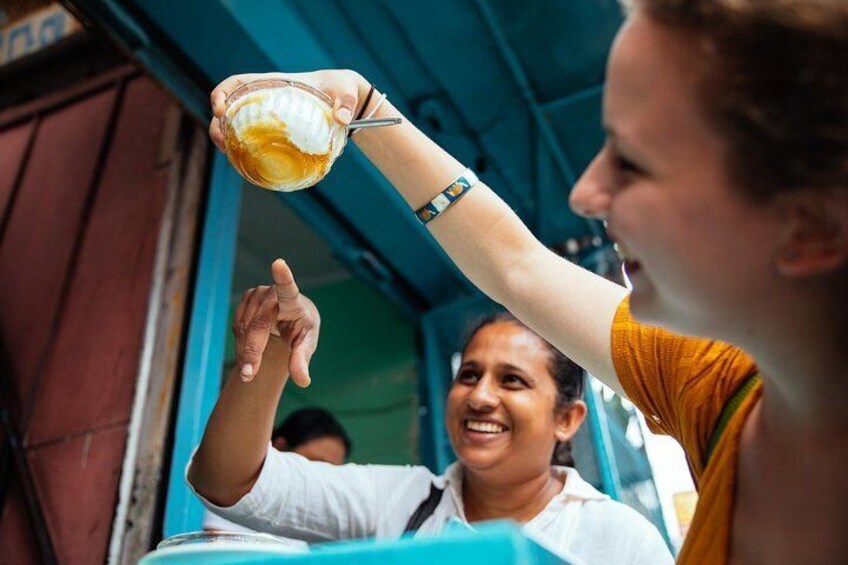 Enjoy authentic 10 tastings food with a local!