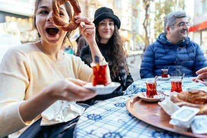 Die preisgekrönte PRIVATE Food Tour durch Istanbul: Die 10 Verkostungen