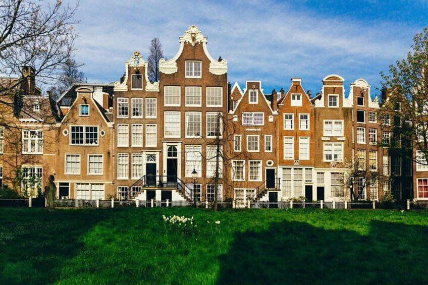 Discover highlights and hidden gems of Amsterdam