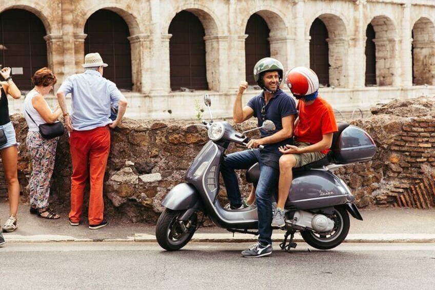 Rome PRIVATE TOUR: Highlights & Hidden Gems by VESPA or Foot